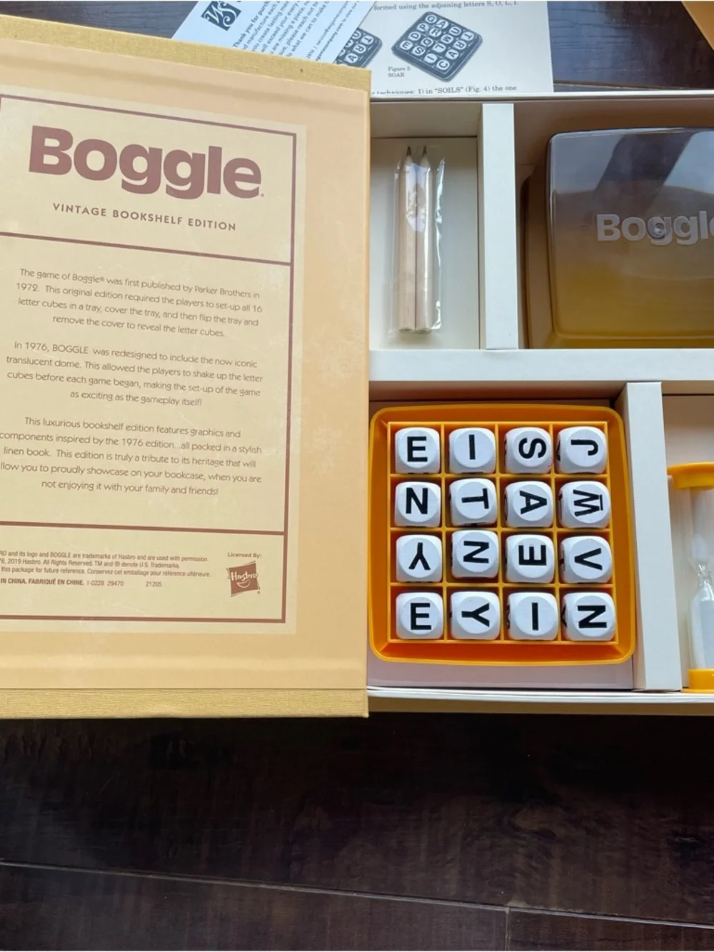 Boggle Vintage Bookshelf Edition Board Game - BNWOT - Picture 5 of 12